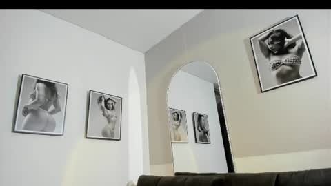 Snapshot of olivia_collisn chatting on 06-25-26, 11:59 Olivia Collins online show from 06-25-26, 11:59