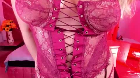 Snapshot of olivia_fox69 chatting on 04-26-26, 03:48 OLIVIA online show from 04-26-26, 03:48