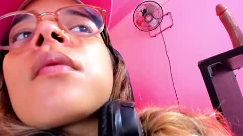 Snapshot of olivia_fox69 chatting on 05-29-26, 03:26 OLIVIA online show from 05-29-26, 03:26