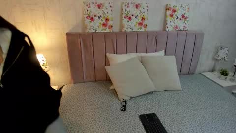 olivia online show from 11-08-25, 04:56