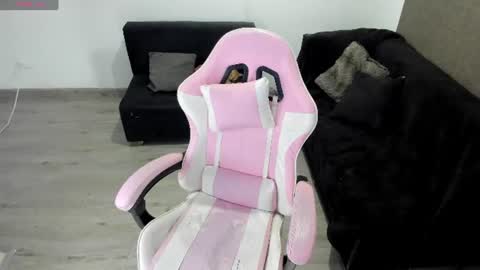 Snapshot of olivia_martine chatting on 06-12-26, 03:38 olivia_martine online show from 06-12-26, 03:38