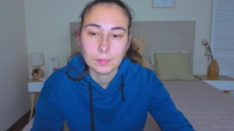 Olivia online show from 11-29-25, 07:28