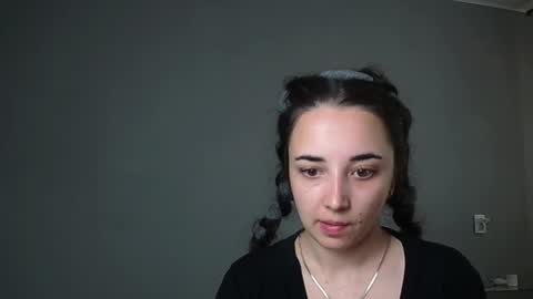 Snapshot of olivia_oliv chatting on 05-24-26, 10:20 Olivia online show from 05-24-26, 10:20