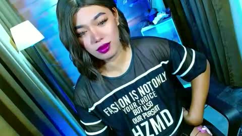 Miss OLIVIA online show from 05-17-26, 06:33