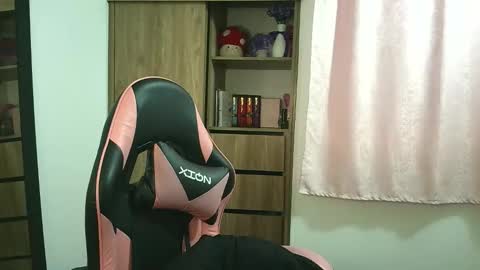 Olivia online show from 11-21-25, 01:10