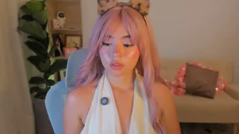 Snapshot of olivia_xd_ chatting on 06-15-26, 05:53 Olivia online show from 06-15-26, 05:53