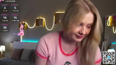 Snapshot of oliviabr0wn chatting on 02-21-25, 02:06 Olivia online show from 02-21-25, 02:06