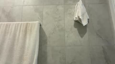 Olivia Brookes online show from 11-11-25, 08:31