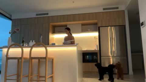 Olivia Brookes online show from 12-16-25, 08:19