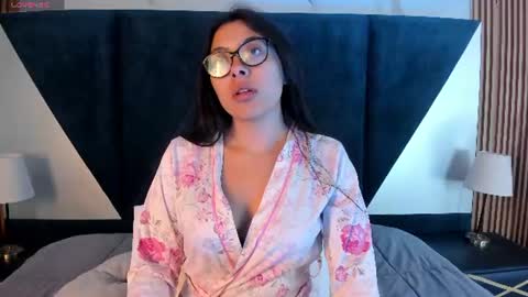oliviacollinns online show from 07-25-26, 12:03