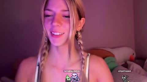 Olivia online show from 11-19-25, 04:12