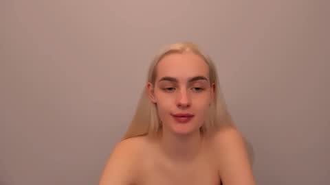 oliviaBeauty online show from 12-20-25, 07:54