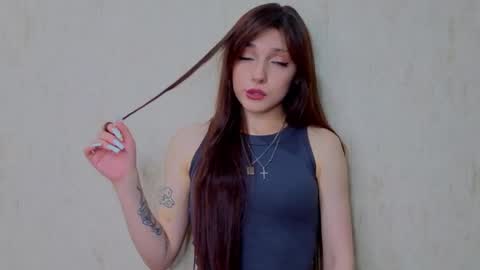 Snapshot of oliviahoresnev chatting on 06-05-26, 05:29 Olivia online show from 06-05-26, 05:29