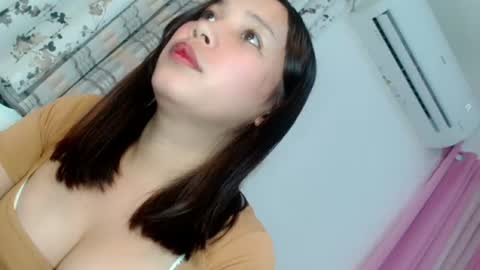 oliviahutton online show from 06-12-26, 06:45