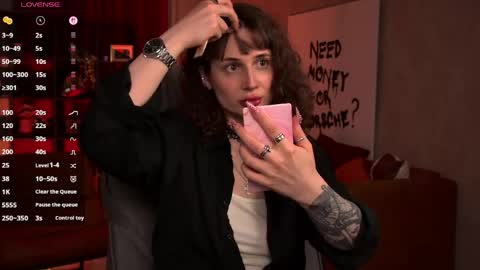 Snapshot of oliviamcclean chatting on 04-24-26, 07:05 Liv online show from 04-24-26, 07:05