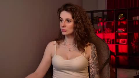 Snapshot of oliviamcclean chatting on 05-27-26, 01:02 Liv online show from 05-27-26, 01:02