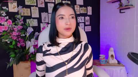 Snapshot of oliviamcneill chatting on 01-20-25, 12:28 Olivia Mcneill  online show from 01-20-25, 12:28