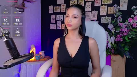 Snapshot of oliviamcneill chatting on 01-21-25, 12:29 Olivia Mcneill  online show from 01-21-25, 12:29