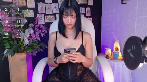 Snapshot of oliviamcneill chatting on 01-23-25, 12:30 Olivia Mcneill  online show from 01-23-25, 12:30