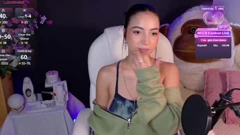 Snapshot of oliviamcneill chatting on 02-07-25, 12:39 Olivia Mcneill  online show from 02-07-25, 12:39