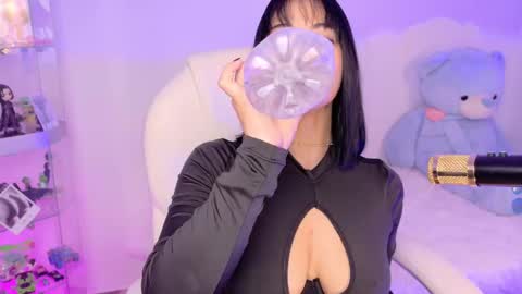 Snapshot of oliviamcneill chatting on 10-11-25, 08:18 Olivia Mcneill  online show from 10-11-25, 08:18
