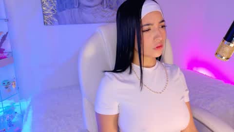 Olivia Mcneill  online show from 02-12-26, 12:55