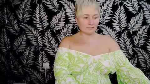 Kelly online show from 12-16-24, 03:43