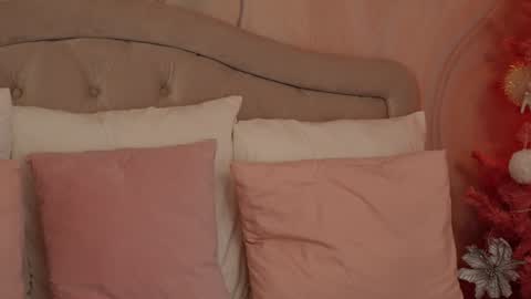 Snapshot of oliviasway chatting on 12-18-24, 11:19 OliviaSway online show from 12-18-24, 11:19