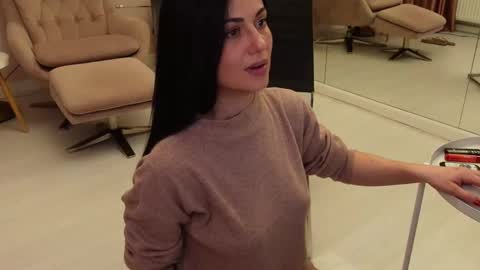Snapshot of oliviasway chatting on 02-27-25, 01:05 OliviaSway online show from 02-27-25, 01:05