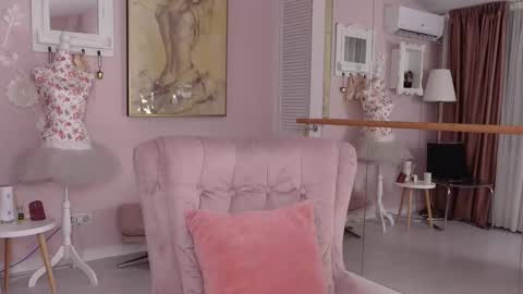 Snapshot of oliviasway chatting on 09-14-25, 10:09 OliviaSway online show from 09-14-25, 10:09