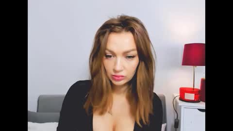 OliviaWomen online show from 12-22-24, 06:06