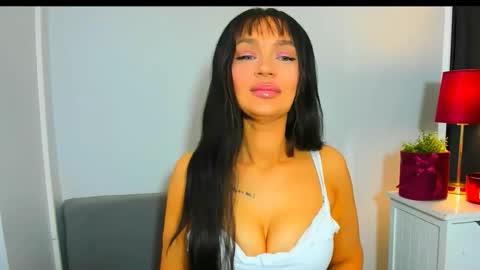 OliviaWomen online show from 04-25-26, 05:32