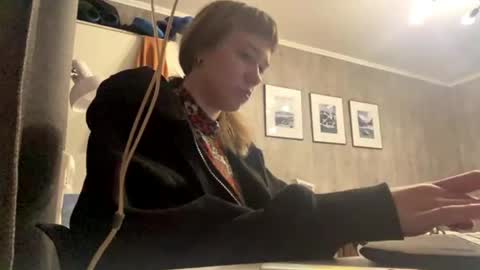 Snapshot of omahethcote chatting on 05-23-26, 12:31 Eva online show from 05-23-26, 12:31