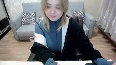 Snapshot of omg_itsperfect chatting on 09-21-25, 06:53 Fina online show from 09-21-25, 06:53