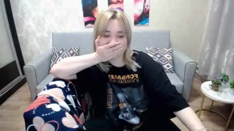 Snapshot of omg_itsperfect chatting on 10-06-25, 10:51 Fina online show from 10-06-25, 10:51