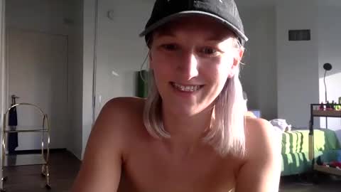 omilk online show from 01-18-25, 11:33