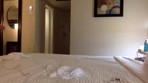 omilk online show from 10-16-25, 02:01