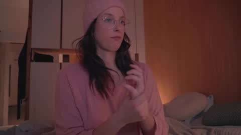 Snapshot of onelittlemermaid chatting on 12-29-24, 07:22 Ariel online show from 12-29-24, 07:22