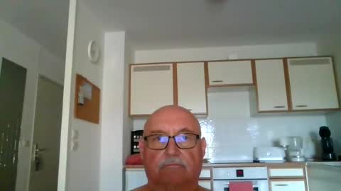 Snapshot of onemoretimebis chatting on 06-30-26, 04:41 Onemoretimebis online show from 06-30-26, 04:41