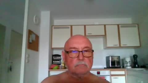 Snapshot of onemoretimebis chatting on 07-16-26, 05:46 Onemoretimebis online show from 07-16-26, 05:46