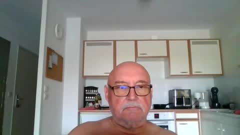 Snapshot of onemoretimebis chatting on 07-26-26, 06:54 Onemoretimebis online show from 07-26-26, 06:54