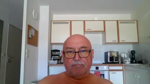 Snapshot of onemoretimebis chatting on 07-27-26, 11:39 Onemoretimebis online show from 07-27-26, 11:39