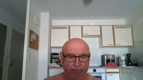 Snapshot of onemoretimebis chatting on 07-28-26, 11:28 Onemoretimebis online show from 07-28-26, 11:28