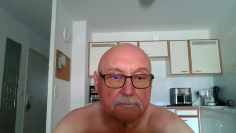 Snapshot of onemoretimebis chatting on 08-01-26, 01:32 Onemoretimebis online show from 08-01-26, 01:32