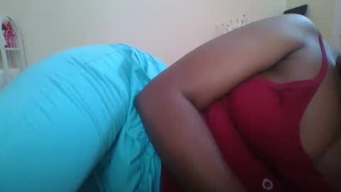 Snapshot of onlinebestie chatting on 12-19-24, 07:40 Ella online show from 12-19-24, 07:40