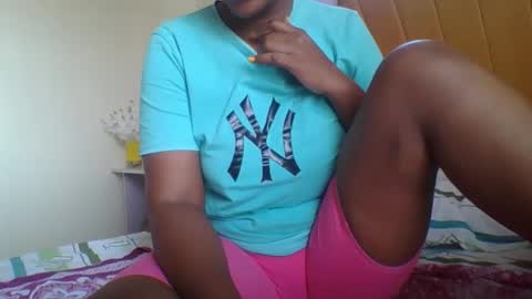 Snapshot of onlinebestie chatting on 12-24-24, 06:00 Ella online show from 12-24-24, 06:00