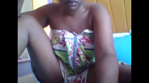 Snapshot of onlinebestie chatting on 12-29-24, 01:28 Ella online show from 12-29-24, 01:28
