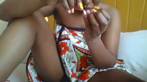 Snapshot of onlinebestie chatting on 01-10-25, 12:47 Ella online show from 01-10-25, 12:47