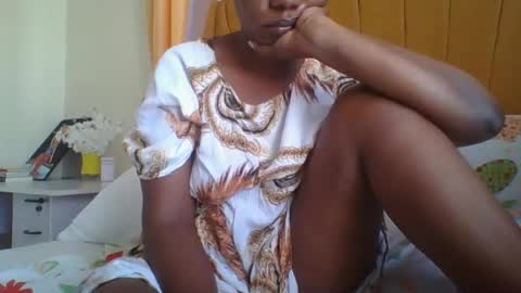Snapshot of onlinebestie chatting on 01-16-25, 06:25 Ella online show from 01-16-25, 06:25
