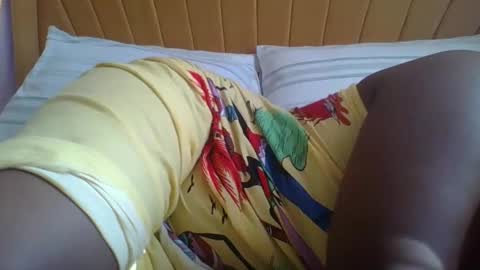 Snapshot of onlinebestie chatting on 01-28-25, 01:49 Ella online show from 01-28-25, 01:49